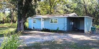 Quaint 2-Bedroom Available in North Crawfordville Gallery 1