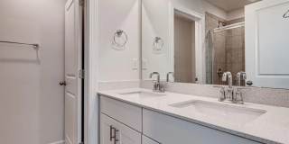 Room in 4 Bedroom Home at Tears Ln Gallery 19