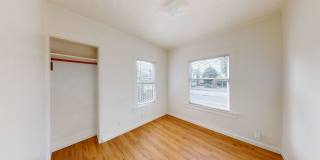 Charming Two Bedroom In the Heart of Downtown Kent ! Gallery 15