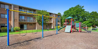 Gainsborough Court, Churchill Mews, and Copperfield Square Apartments & Townhomes Gallery 26