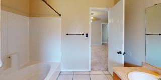 4 Bedroom 2 Bath - Convenient Location Gallery 18