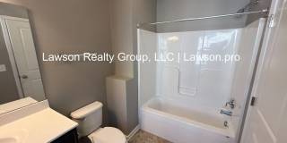 Luxurious Colonial Green Townhome with Garage Gallery 44