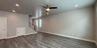 4 BEDROOM SANDHOLLOW TOWNHOME FOR RENT! Gallery 7
