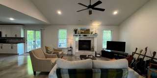 5 Bed 4 Bath Home fenced yard Gallery 60