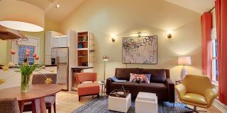 Furnished Cozy Bungalow Style Condo in Capitol Hill Gallery 4
