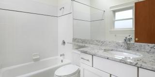4 Bedroom, 3 Bathroom Impressive Lincoln Park Duplex Gallery 10