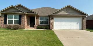 Charming 4 bed 2 bath in Hunters Spring *  Mustang schools Gallery 1
