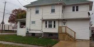 Spacious and beautifully remodeled 5 bed 2 bathroom home Gallery 3