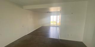Nice 3 bedroom townhome in Aurora Gallery 4