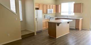 Fantastic Townhome close to Nike Gallery 7