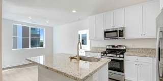 Coming Soon! Modern 2 Bed, 2 Bath Condo in Prime Ontario Location. Gallery 13