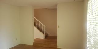 Spacious Townhouse with Two Car Garage! Spacious Townhouse with Two Car Garage! Gallery 4
