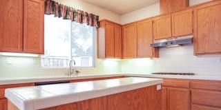 Charming Three Bedroom Napa Home Close to Queen of the Valley Medical Center Gallery 11