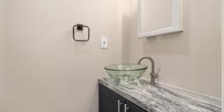 Charming 2BR Upstairs unit in Franklinton Gallery 16