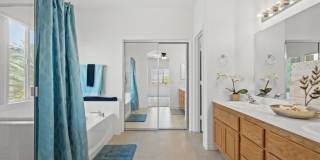 3213 Carbondale Street Gallery 17