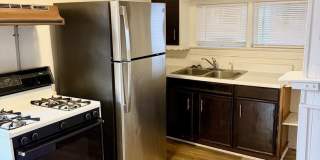 Cozy 2–3 Bedroom, 1 Bath Home with Garage & Sunroom Gallery 4