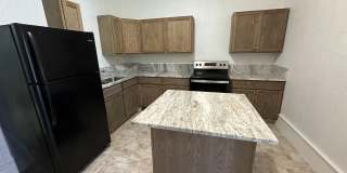 Large 3 Bedroom House w/ Fenced Yard! Gallery 7