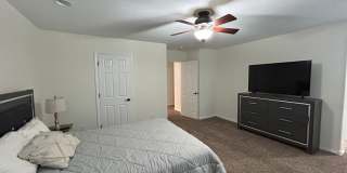 Fully Furnished 4 Bedroom 2.5 Home! Gallery 12