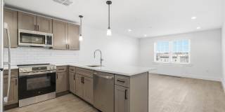 180 Deer Park Avenue Gallery 10