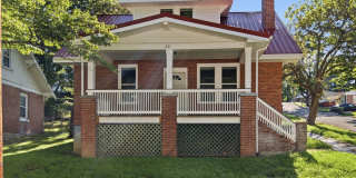 Recently Renovated 3 Bedroom Craftsman – Pet Friendly! Gallery 1