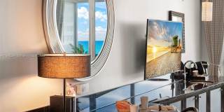 4391 Collins Ave Gallery 18