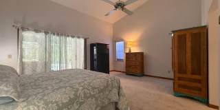 Beautiful 3 bedroom 2.5 bathroom pool home Gallery 13