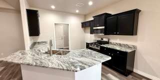 Gorgeous 2025 Built 3 Bedroom 2 Bath Home! Gallery 12