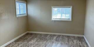 3605 1/2 E 16th St- 3605 1/2 E 16th St- Gallery 14