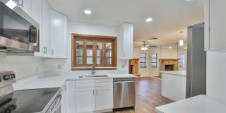 3 Beds 2 Baths Home with Jacuzzi & 2-Car Garage in Clearwater! Gallery 12