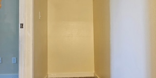 3bed/2bath w/3 car garage, upstairs bonus room, vaulted ceilings, & fenced yard. Gallery 27