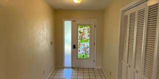 Spacious 3 Bedroom home in Pelican Bay- Golf Course View Gallery 14