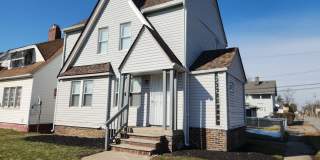 Charming 3-Bedroom Property in Prime Location Gallery 1