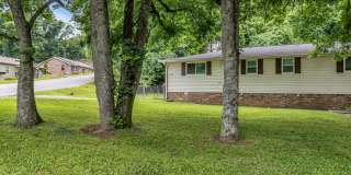 AVAILABLE JULY 10TH. 2 Bed 1 bath FOR LEASE in South Inglewood (East Nashville). $1750 Rent. Pets allowed. Walk to Shelby Bottoms Park Trailhead. Gallery 4