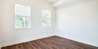 212 MANHEIM Street Gallery 10