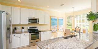 2/2 BEAUTIFUL COACH HOME ** SPANISH WELLS GOLF AND COUNTRY CLUB COMMUNITY  ** COMMUNITY POOLS ** Gallery 15