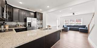 44730 TIVERTON Square Gallery 10
