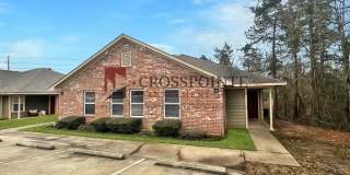 3 Bedroom 2 Bath Duplex at Mansion Creek in Tyler! 1/2 off first full months rent Gallery 2