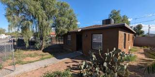 Quaint 2 Bed & 1 Bath Home - Centrally Located with AC Quaint 2 Bed & 1 Bath Home - Centrally Located with AC Gallery 1