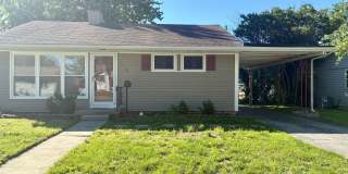 2 bedroom 1 bath house for rent with a garage Gallery 1