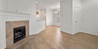 3 bed/2.5 bath Townhome + 2 Car Garage + Washer/Dryer + Fenced Front Patio Gallery 24
