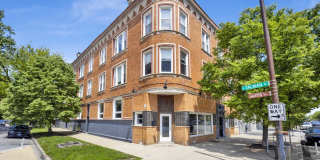 2622 W Fullerton Avenue Gallery 1