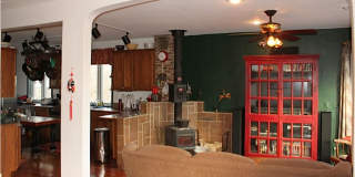 Charming 7 Bedroom-No Broker Fee Gallery 8