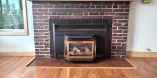 Bayview Condo 2 Bedrooms with Gas Fireplace  - S State St Gallery 30