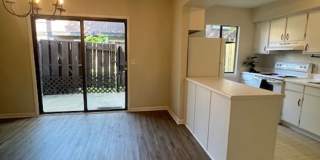 Spacious 3-Bedroom Condo with Lake Access in Point Arcadia – Updated Interiors & Prime Columbia Location | $1,650/mo Gallery 4