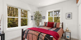 Architectural Seattle Masterpiece with Panoramic Water Views Gallery 29