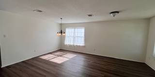 NorthPark / Taylor, TX / 4 bedrooms / Approx 2932 sq. ft. / Refrigerator / Washer & Dryer / New Carpet & Paint Gallery 3
