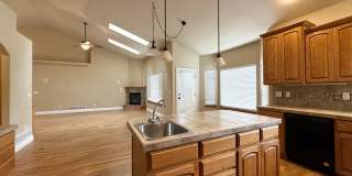 Stunning Executive 4 Bedroom 2 Bath Home in Northwest Loveland - 3-Car Garage! Gallery 11