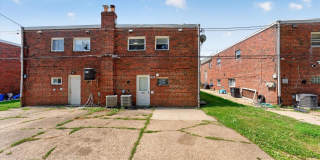 2261 STRAHLE Street Gallery 25
