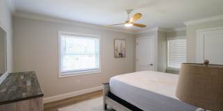 Luxury Annual Rental with Resort-Style Pool on Longboat Key Gallery 10