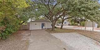 Live Close to Campus! 4 Bed/2 Bath Available for August 2026 Move-in! Gallery 3